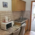 Bed and breakfast Karát Panzió