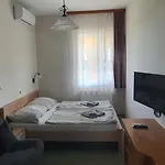 Bed and breakfast Karát Panzió 3*