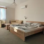Karát Panzió Balatongyörök