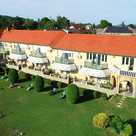 Karat Panzio Bed and Breakfast Balatongyörök