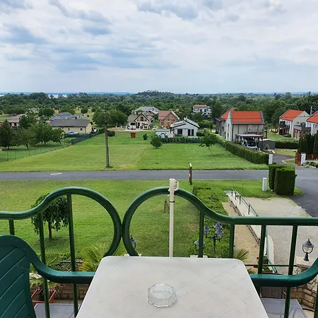 Karat Panzio Bed and Breakfast