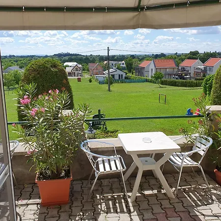 Karat Panzio Bed and Breakfast 3*