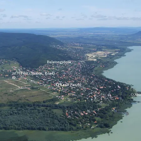 Karat Panzio לינה וארוחת בוקר