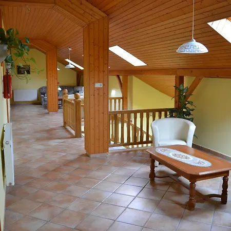 Karat Panzio Nocleg ze śniadaniem 3*