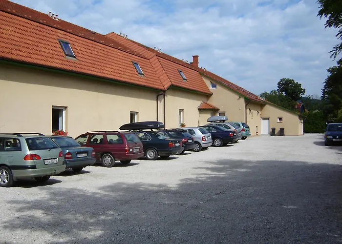 Bed and Breakfast Karat Panzio 3*