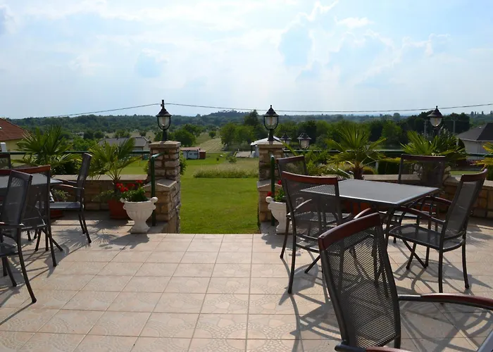 Karat Panzio Bed and Breakfast Balatongyörök